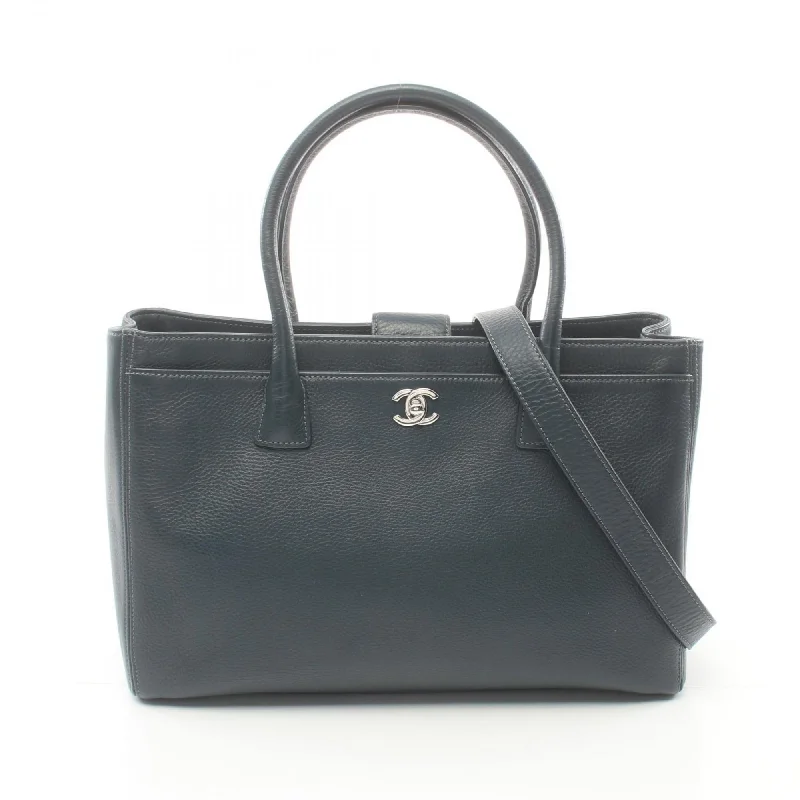 Chanel  Leather Tote Bag (Pre-Owned)