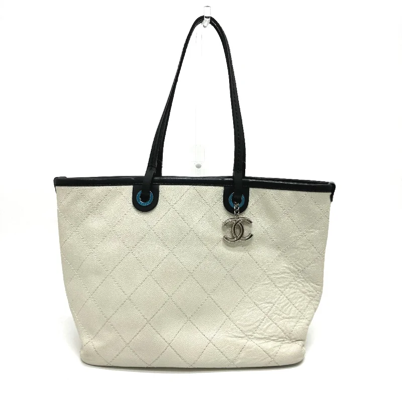 Chanel  Leather Tote Bag (Pre-Owned)